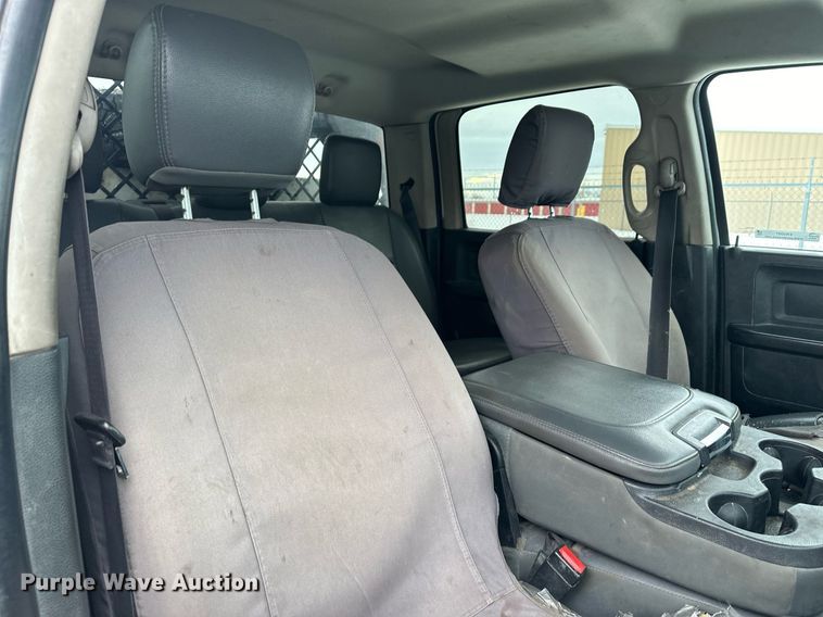 image for item ER5097 2015 Dodge Ram 3500 Crew Cab flatbed pickup truck