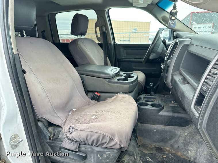 image for item ER5097 2015 Dodge Ram 3500 Crew Cab flatbed pickup truck