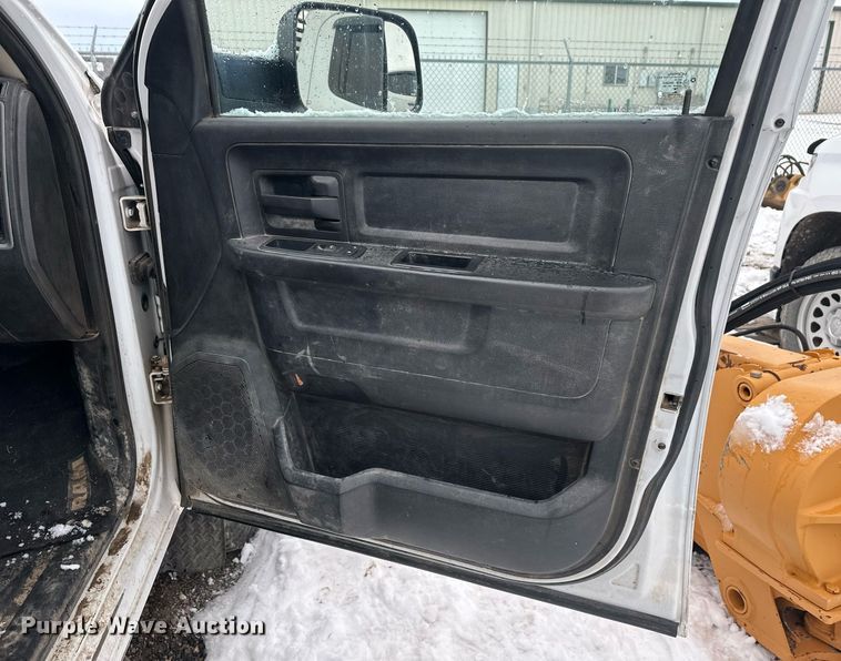 image for item ER5097 2015 Dodge Ram 3500 Crew Cab flatbed pickup truck