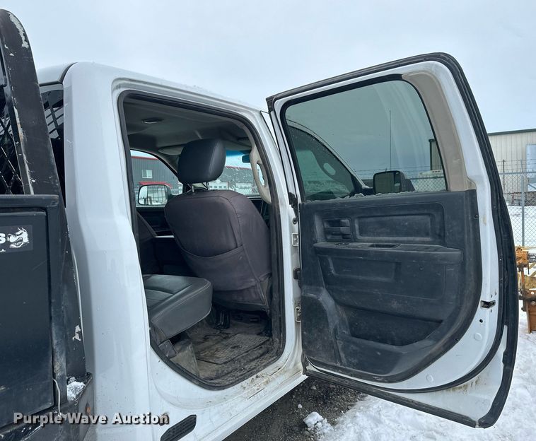image for item ER5097 2015 Dodge Ram 3500 Crew Cab flatbed pickup truck