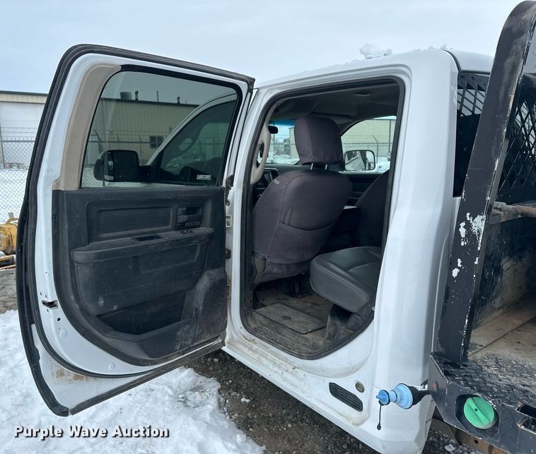 image for item ER5097 2015 Dodge Ram 3500 Crew Cab flatbed pickup truck