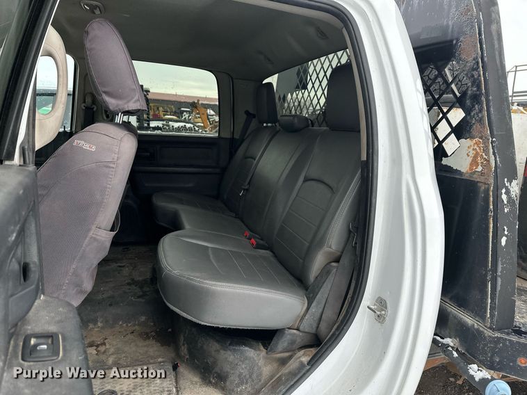 image for item ER5097 2015 Dodge Ram 3500 Crew Cab flatbed pickup truck