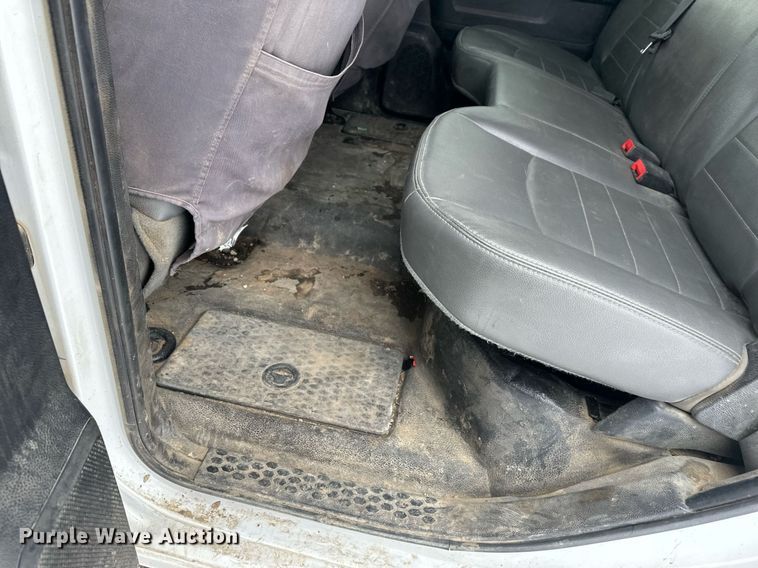 image for item ER5097 2015 Dodge Ram 3500 Crew Cab flatbed pickup truck