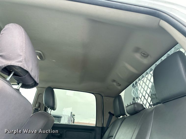 image for item ER5097 2015 Dodge Ram 3500 Crew Cab flatbed pickup truck