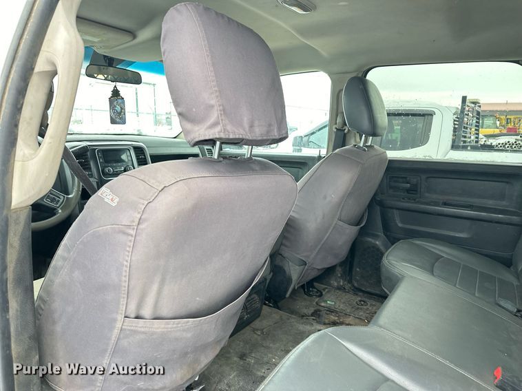 image for item ER5097 2015 Dodge Ram 3500 Crew Cab flatbed pickup truck