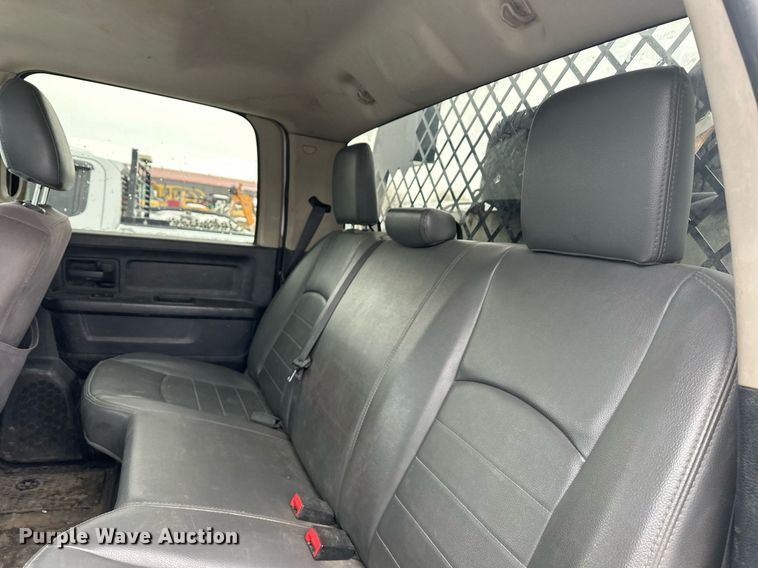 image for item ER5097 2015 Dodge Ram 3500 Crew Cab flatbed pickup truck