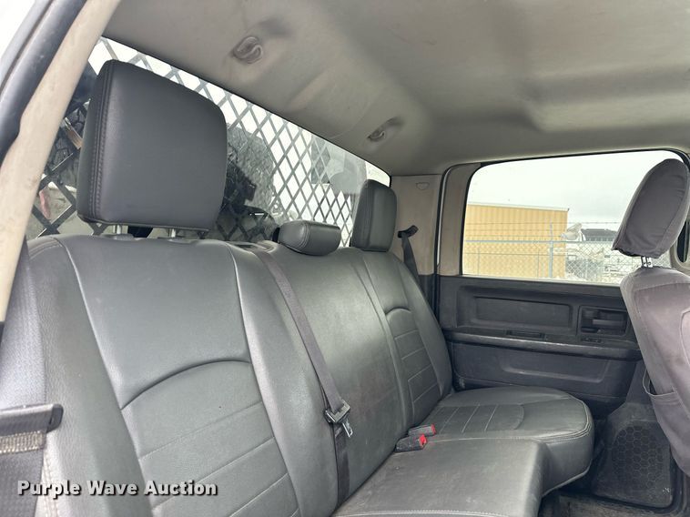 image for item ER5097 2015 Dodge Ram 3500 Crew Cab flatbed pickup truck