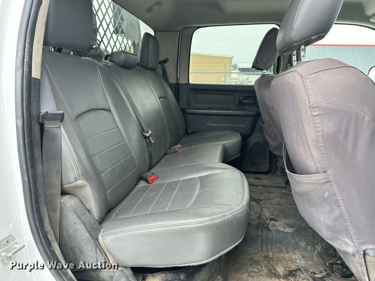 image for item ER5097 2015 Dodge Ram 3500 Crew Cab flatbed pickup truck