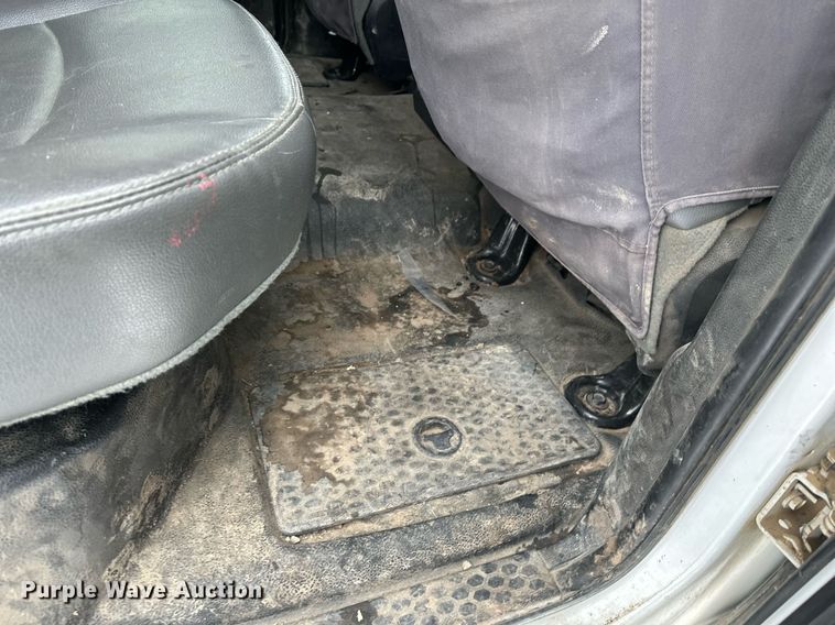 image for item ER5097 2015 Dodge Ram 3500 Crew Cab flatbed pickup truck