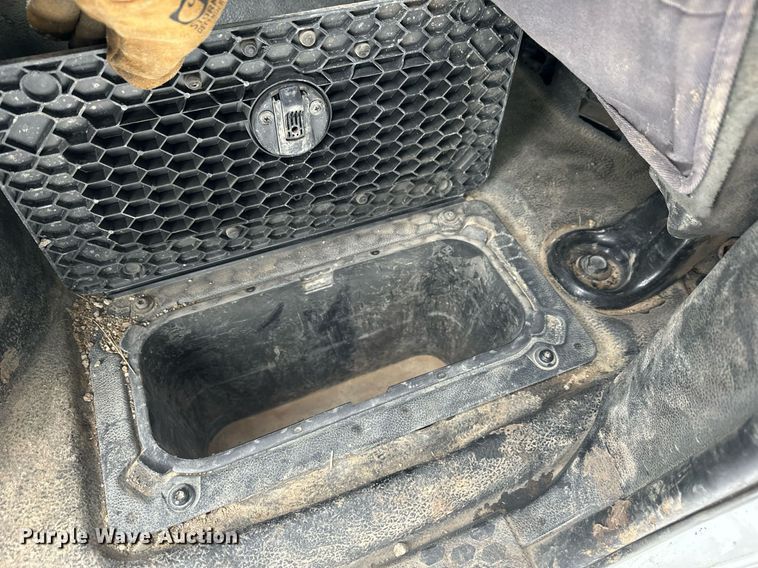 image for item ER5097 2015 Dodge Ram 3500 Crew Cab flatbed pickup truck