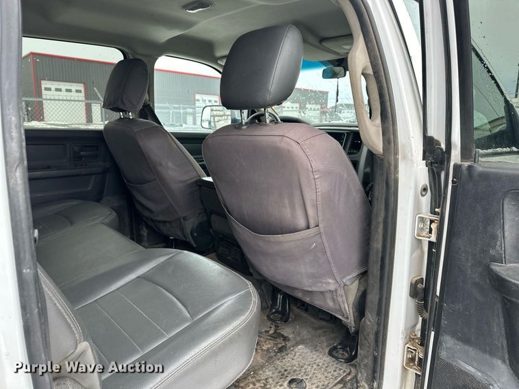 image for item ER5097 2015 Dodge Ram 3500 Crew Cab flatbed pickup truck