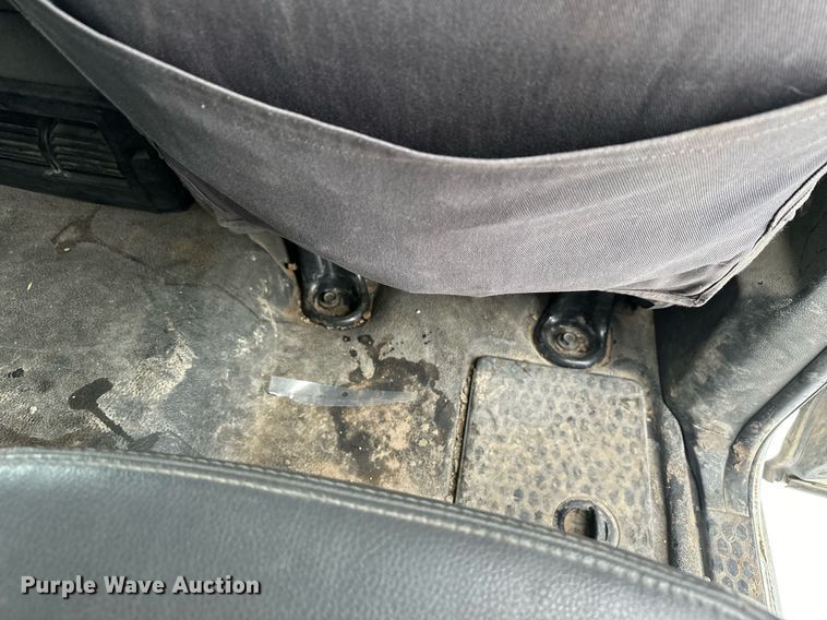 image for item ER5097 2015 Dodge Ram 3500 Crew Cab flatbed pickup truck