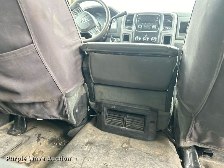 image for item ER5097 2015 Dodge Ram 3500 Crew Cab flatbed pickup truck