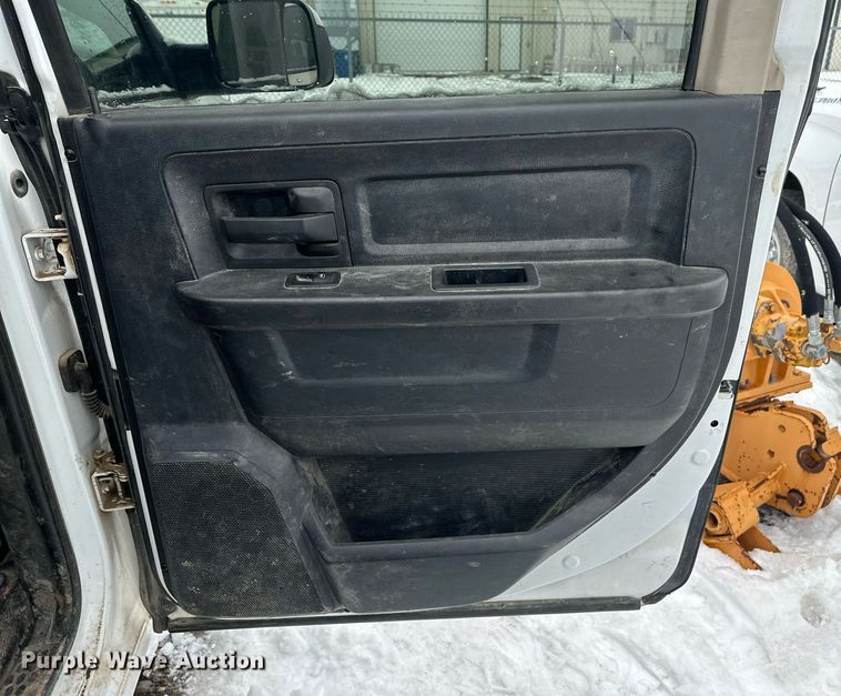 image for item ER5097 2015 Dodge Ram 3500 Crew Cab flatbed pickup truck