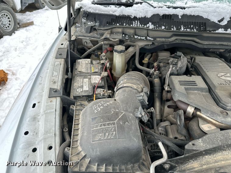 image for item ER5097 2015 Dodge Ram 3500 Crew Cab flatbed pickup truck