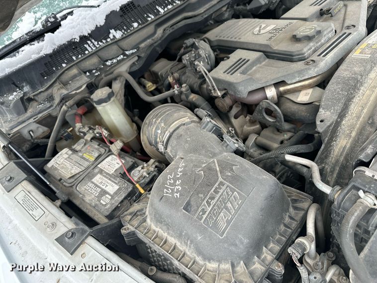 image for item ER5097 2015 Dodge Ram 3500 Crew Cab flatbed pickup truck