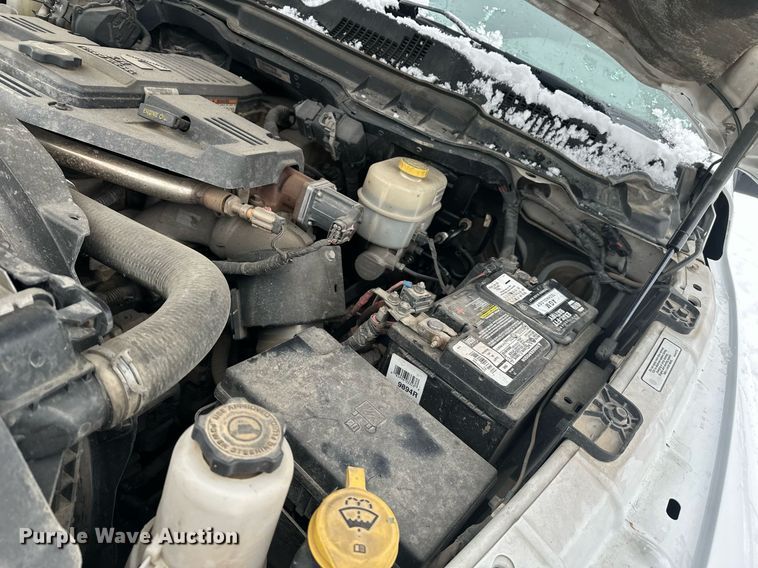 image for item ER5097 2015 Dodge Ram 3500 Crew Cab flatbed pickup truck