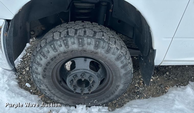 image for item ER5097 2015 Dodge Ram 3500 Crew Cab flatbed pickup truck