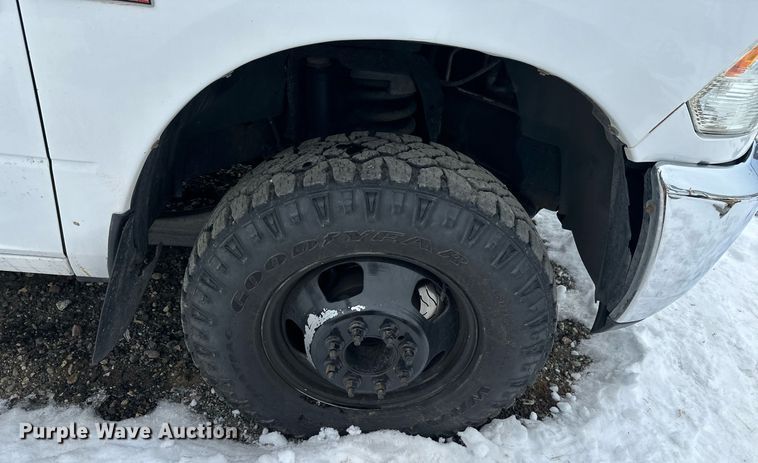 image for item ER5097 2015 Dodge Ram 3500 Crew Cab flatbed pickup truck