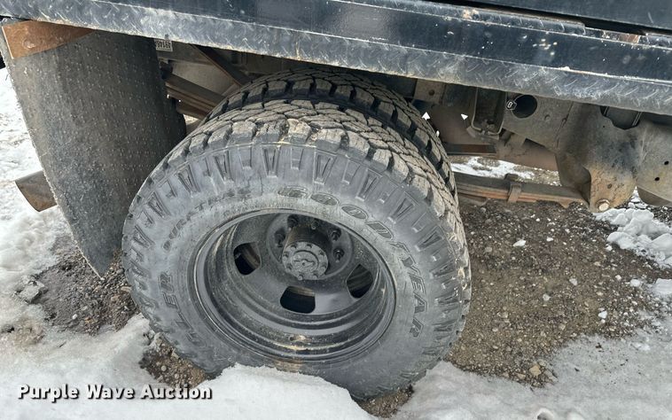 image for item ER5097 2015 Dodge Ram 3500 Crew Cab flatbed pickup truck