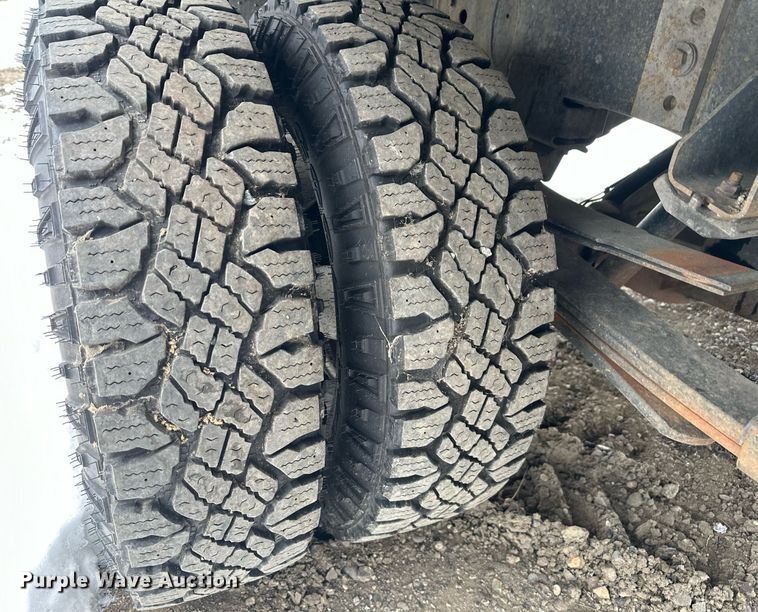 image for item ER5097 2015 Dodge Ram 3500 Crew Cab flatbed pickup truck