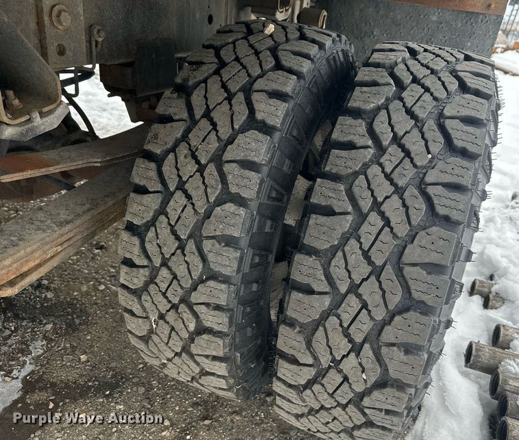 image for item ER5097 2015 Dodge Ram 3500 Crew Cab flatbed pickup truck