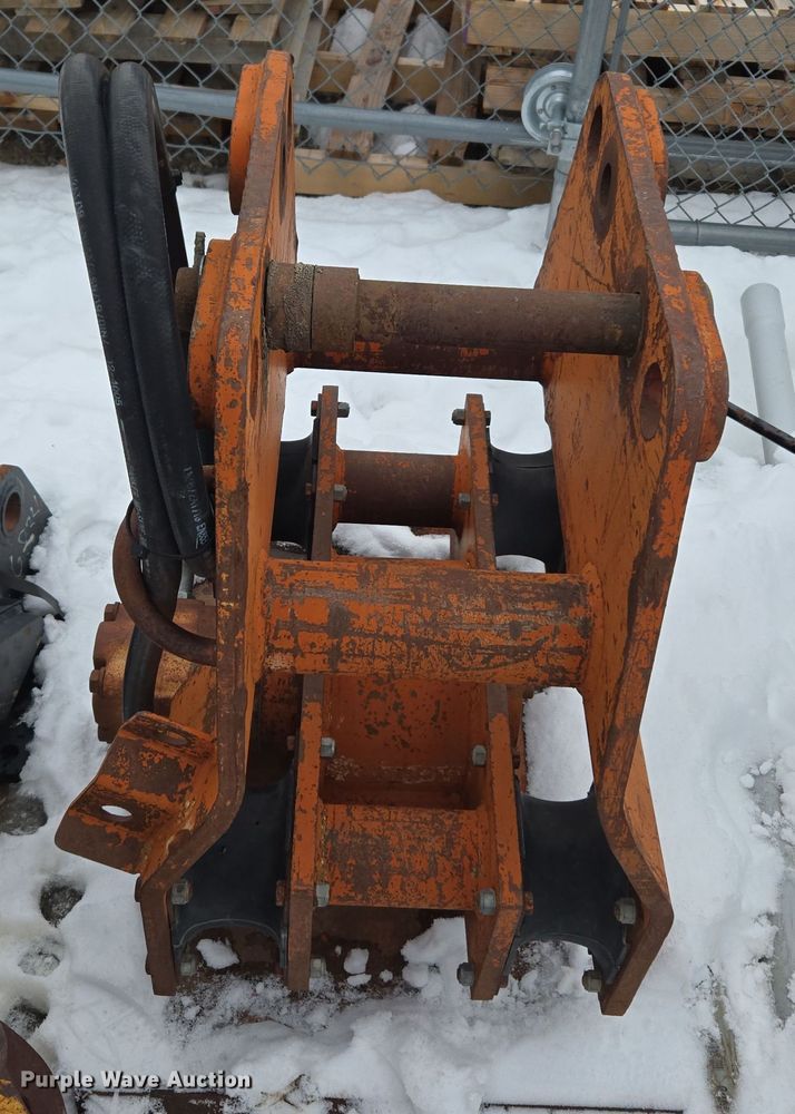 image for item ER5105 2003 Dynatec 8900 backhoe plate compactor