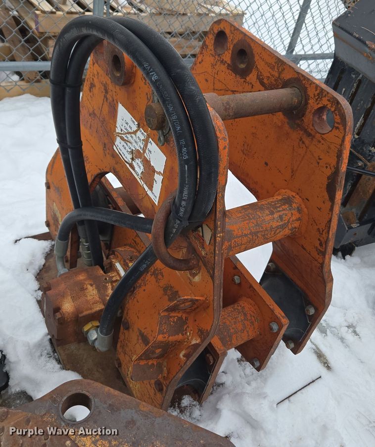 image for item ER5105 2003 Dynatec 8900 backhoe plate compactor