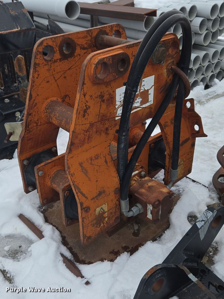 image for item ER5105 2003 Dynatec 8900 backhoe plate compactor