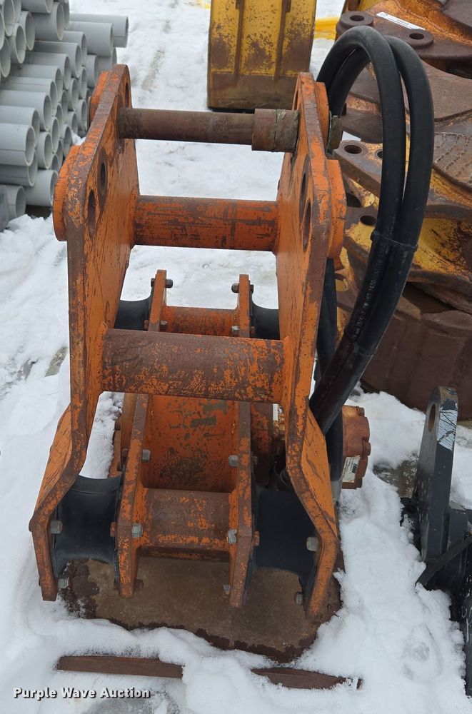 image for item ER5105 2003 Dynatec 8900 backhoe plate compactor