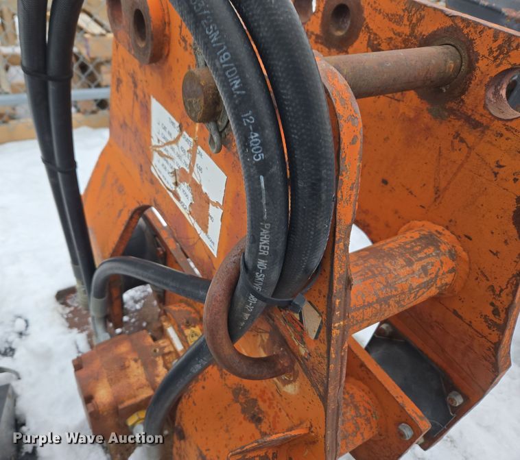 image for item ER5105 2003 Dynatec 8900 backhoe plate compactor