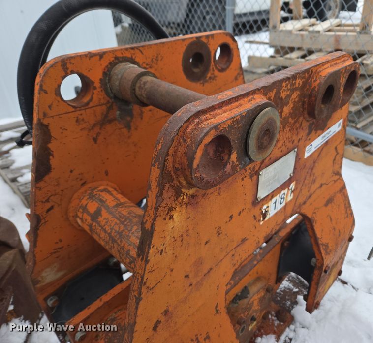 image for item ER5105 2003 Dynatec 8900 backhoe plate compactor