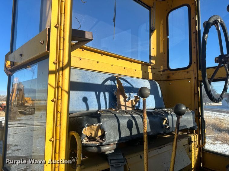 image for item ER5114 1972 Wabco 444 rigid frame motor grader