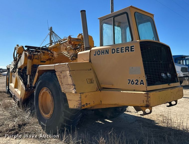 image for item ER8585 1984 John Deere 762A elevating scraper