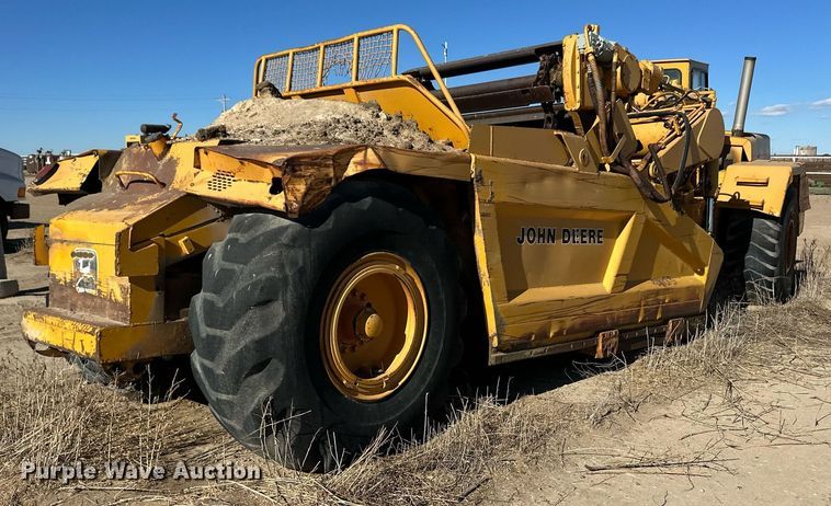 image for item ER8585 1984 John Deere 762A elevating scraper