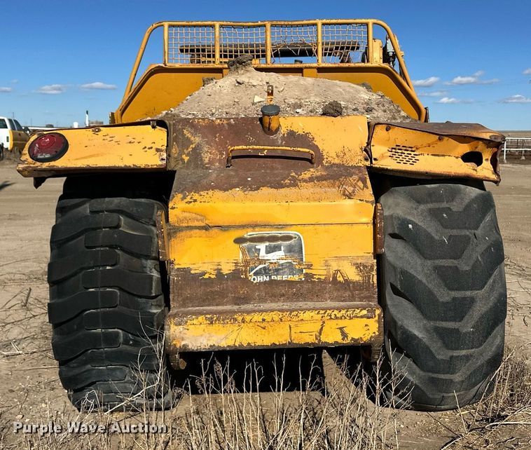 image for item ER8585 1984 John Deere 762A elevating scraper