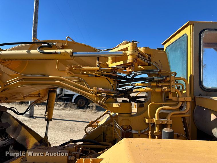 image for item ER8585 1984 John Deere 762A elevating scraper