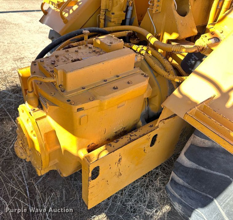 image for item ER8585 1984 John Deere 762A elevating scraper