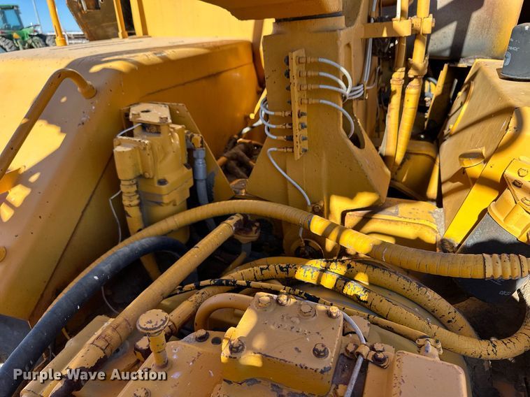 image for item ER8585 1984 John Deere 762A elevating scraper