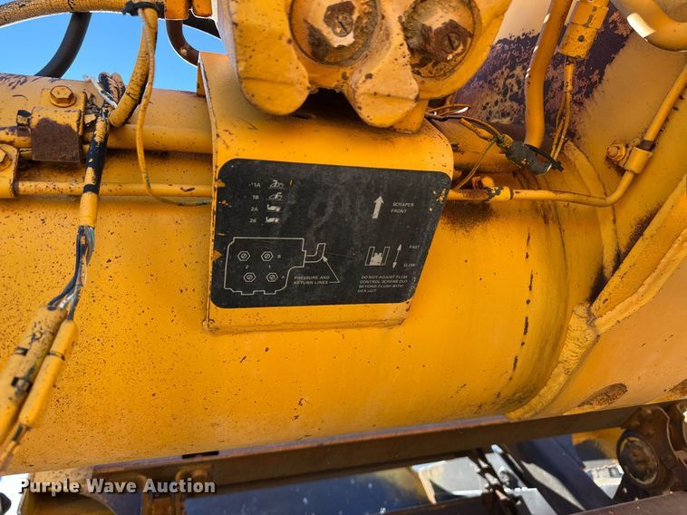 image for item ER8585 1984 John Deere 762A elevating scraper