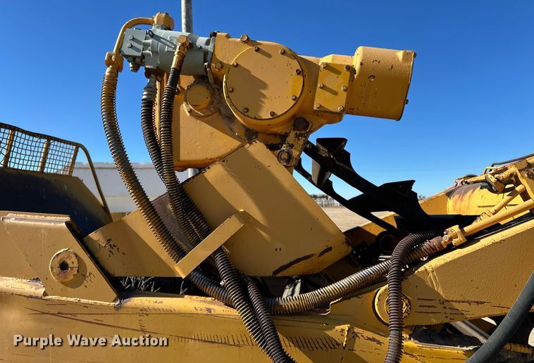 image for item ER8585 1984 John Deere 762A elevating scraper