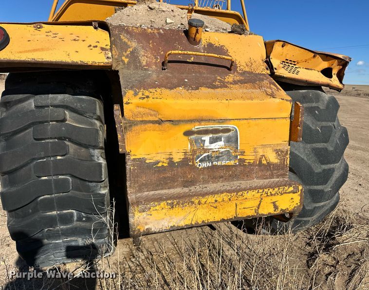 image for item ER8585 1984 John Deere 762A elevating scraper