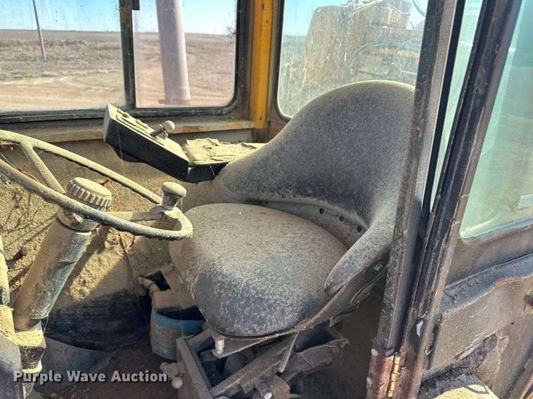 image for item ER8585 1984 John Deere 762A elevating scraper