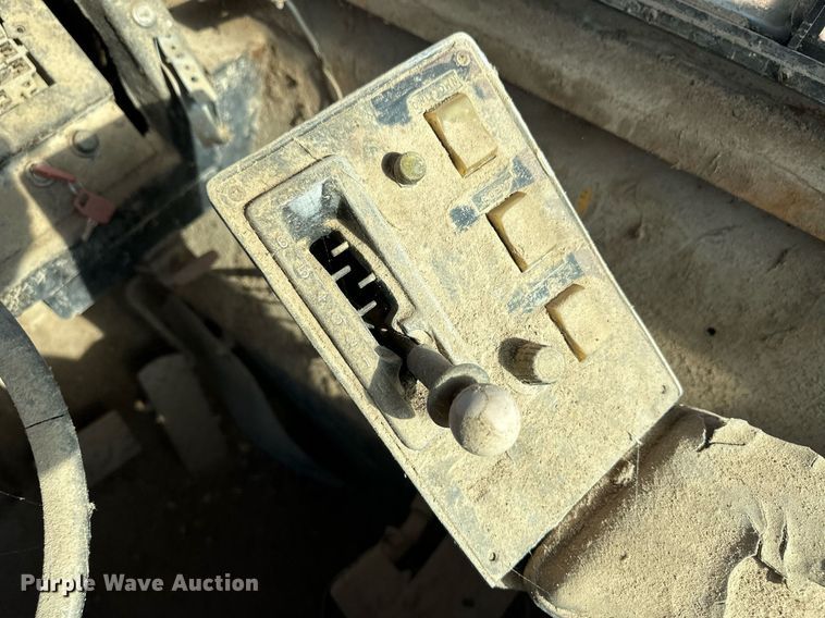 image for item ER8585 1984 John Deere 762A elevating scraper