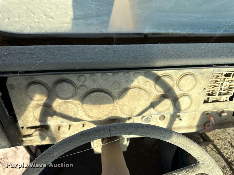 image for item ER8585 1984 John Deere 762A elevating scraper