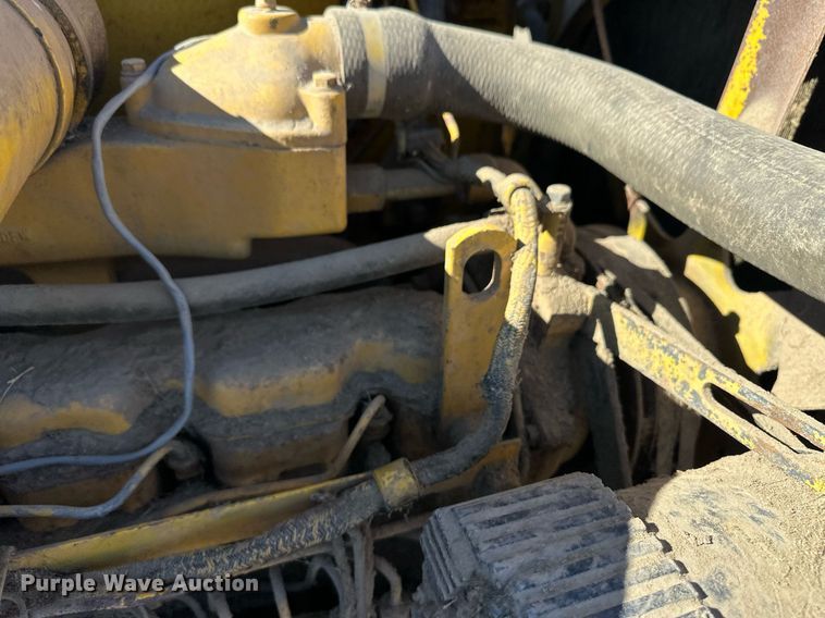 image for item ER8585 1984 John Deere 762A elevating scraper