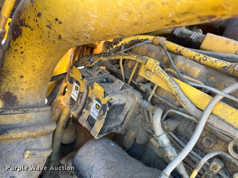 image for item ER8585 1984 John Deere 762A elevating scraper