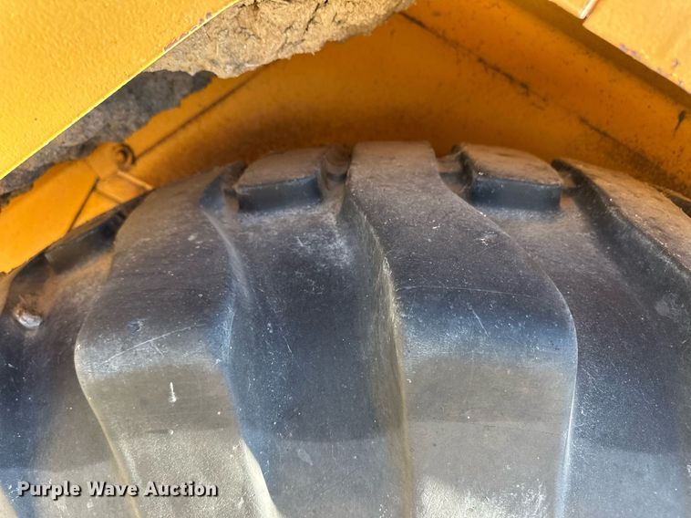 image for item ER8585 1984 John Deere 762A elevating scraper