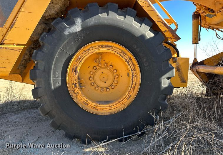 image for item ER8585 1984 John Deere 762A elevating scraper