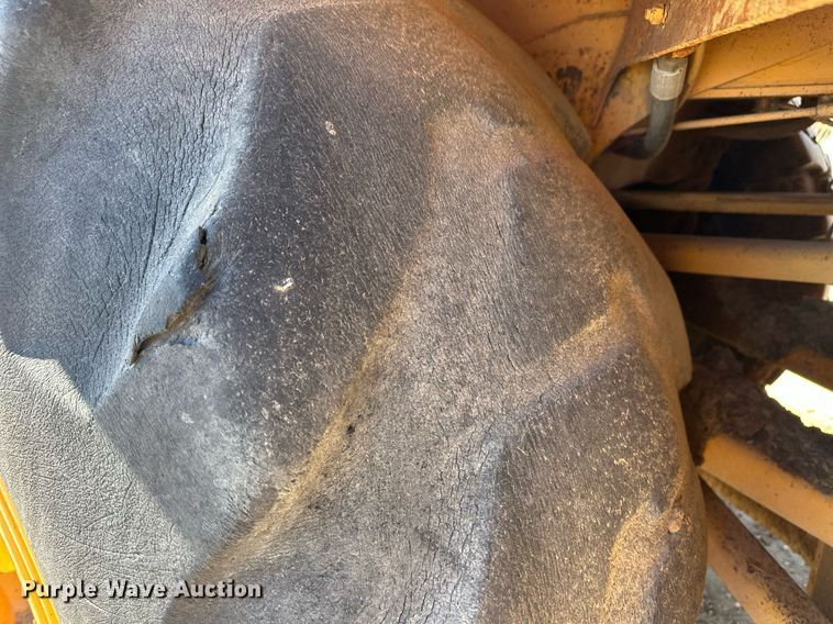 image for item ER8585 1984 John Deere 762A elevating scraper